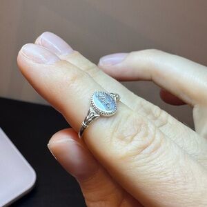 Sterling Silver 925 ring size 4.5 with flower engraving